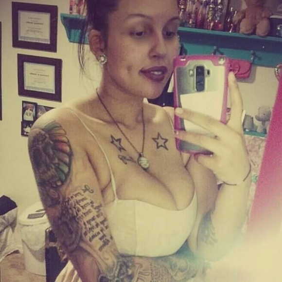 Meet your posher, Courtney. - Picture 6 of 6